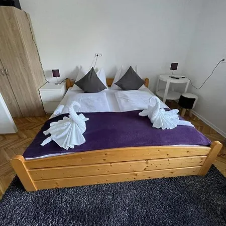 Apartment Tuecsoek Apartman *